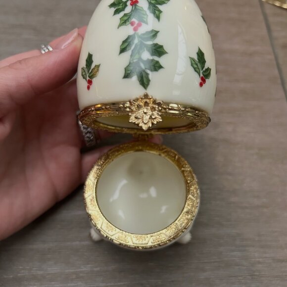 Formalities by Baum Brothers Porcelain Egg - Picture 5 of 6